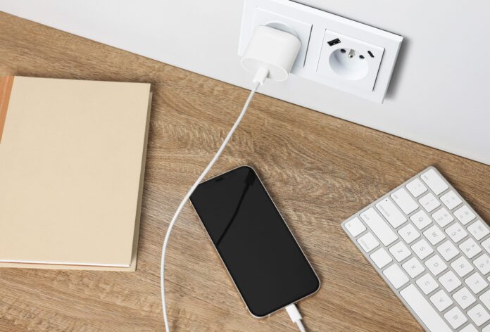 Gniazda z ładowarką USB A+C – nowoczesne rozwiązanie do każdego wnętrza