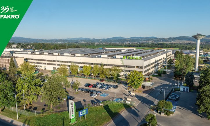 Zdj.1. 35 LAT FAKRO Firma (www)