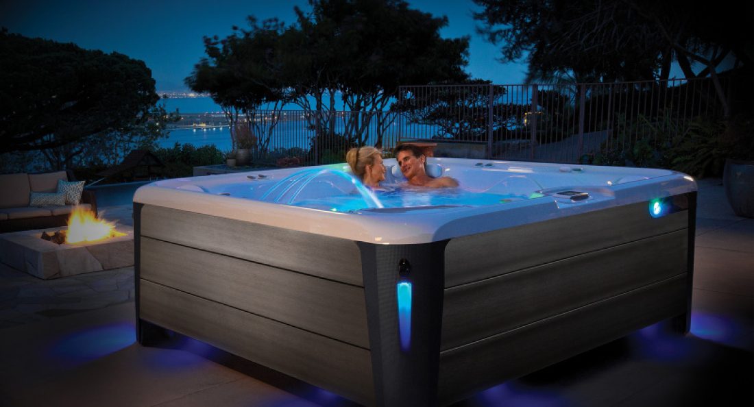 Podświetlane-Jacuzzi-Ogrodowe-nocą