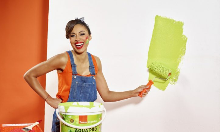 Omenaa Mensah, ambasadorka Termo Organiki, farby