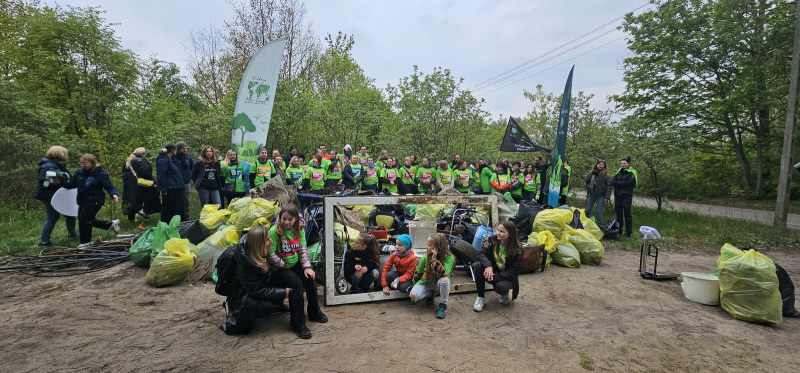 Firma Leroy Merlin Polska wraz z Fundacją Nasza Ziemia rozpoczęła 31. Akcję Sprzątanie świata 1000015112