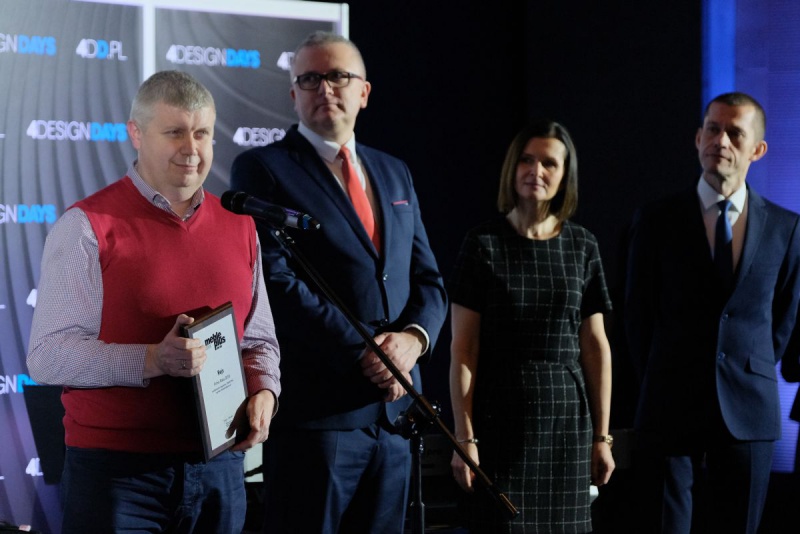 Michał Pesta odbiera nagrodę Firma Roku